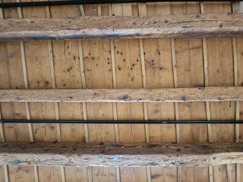 Proponiamo in vendita in centro a Este, elegante negozio di circa 80 mq, situato in una delle pia...