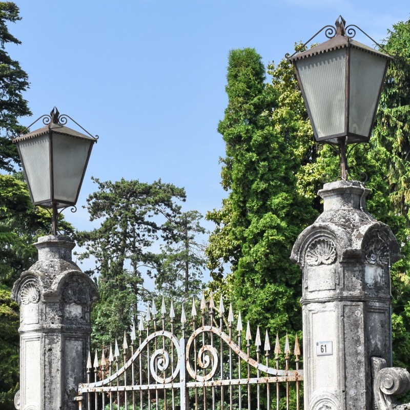 PADOVA NORD in bella località intero e prestigioso  COMPLESSO DI VILLA VENETA con annesse  BARCHE...