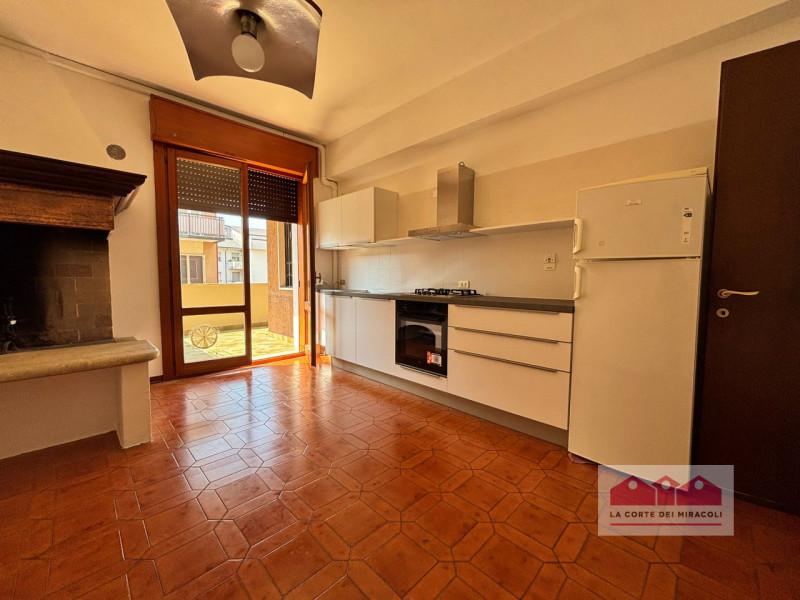 SANT'ANDREA: ELEGANTE TRICAMERE AL QUARTO PIANO CON ASCENSORE, TERRAZZA, GARAGE, CANTINA E POSTO ...