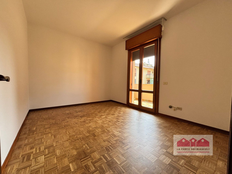 SANT'ANDREA: ELEGANTE TRICAMERE AL QUARTO PIANO CON ASCENSORE, TERRAZZA, GARAGE, CANTINA E POSTO ...