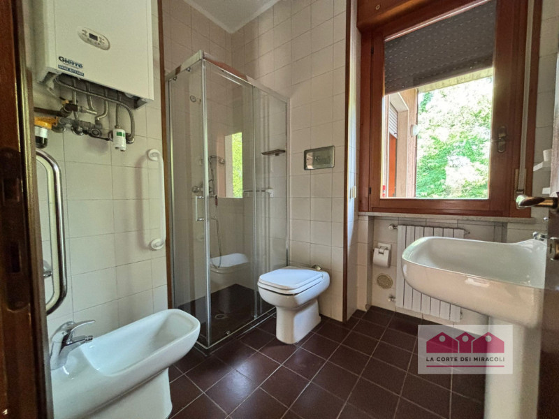 SANT'ANDREA: ELEGANTE TRICAMERE AL QUARTO PIANO CON ASCENSORE, TERRAZZA, GARAGE, CANTINA E POSTO ...
