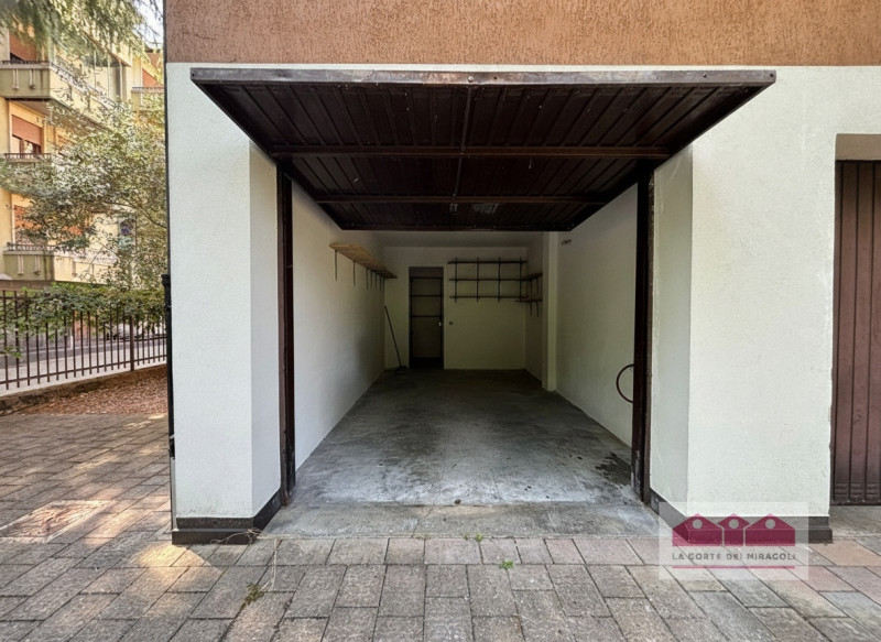 SANT'ANDREA: ELEGANTE TRICAMERE AL QUARTO PIANO CON ASCENSORE, TERRAZZA, GARAGE, CANTINA E POSTO ...