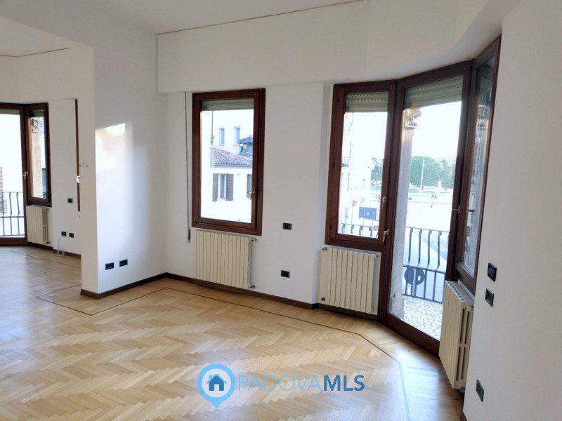 Immobile in esclusiva al Gruppo Padova MLS

Padova, zona Santo: in locazione si propone appartame...