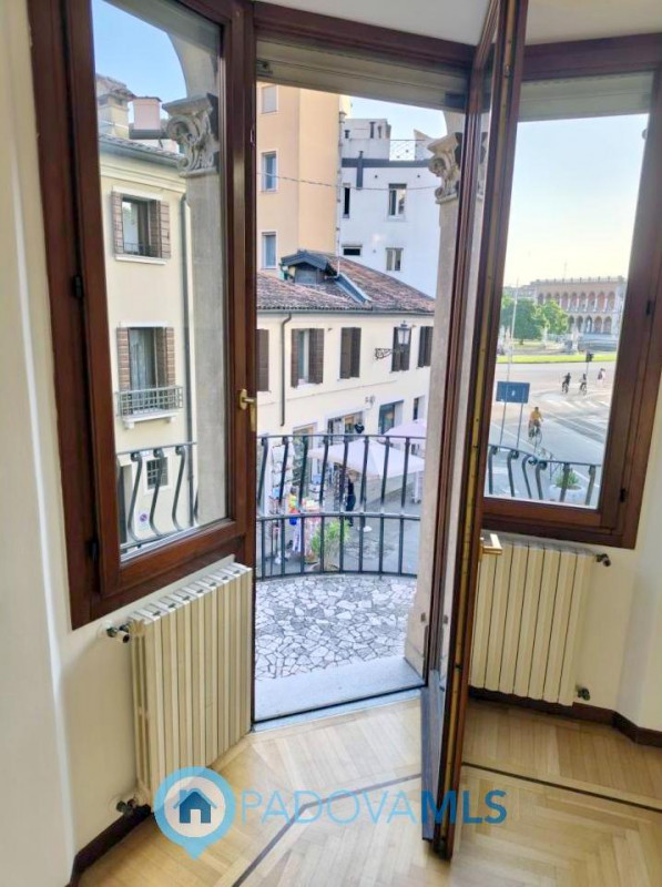 Immobile in esclusiva al Gruppo Padova MLS

Padova, zona Santo: in locazione si propone appartame...