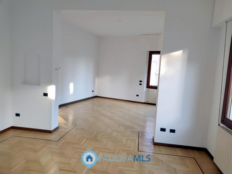 Immobile in esclusiva al Gruppo Padova MLS

Padova, zona Santo: in locazione si propone appartame...