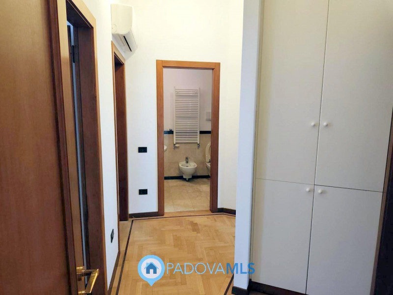Immobile in esclusiva al Gruppo Padova MLS

Padova, zona Santo: in locazione si propone appartame...
