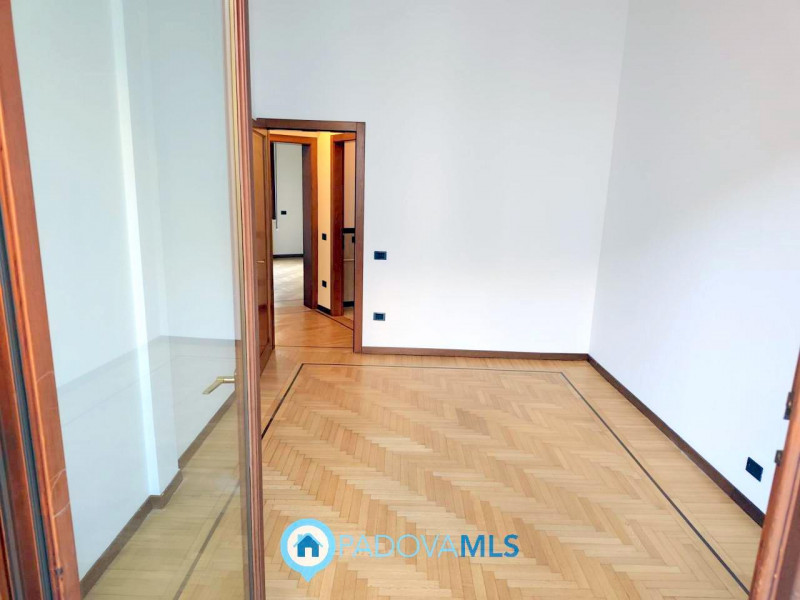 Immobile in esclusiva al Gruppo Padova MLS

Padova, zona Santo: in locazione si propone appartame...