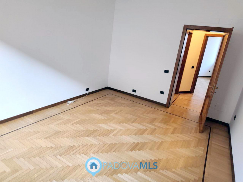 Immobile in esclusiva al Gruppo Padova MLS

Padova, zona Santo: in locazione si propone appartame...