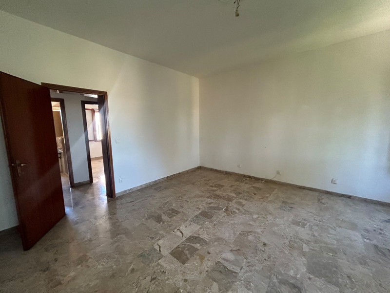 CASALE

In contesto signorile e riservato di sole 3 unità, proponiamo in locazione ampio e lumino...