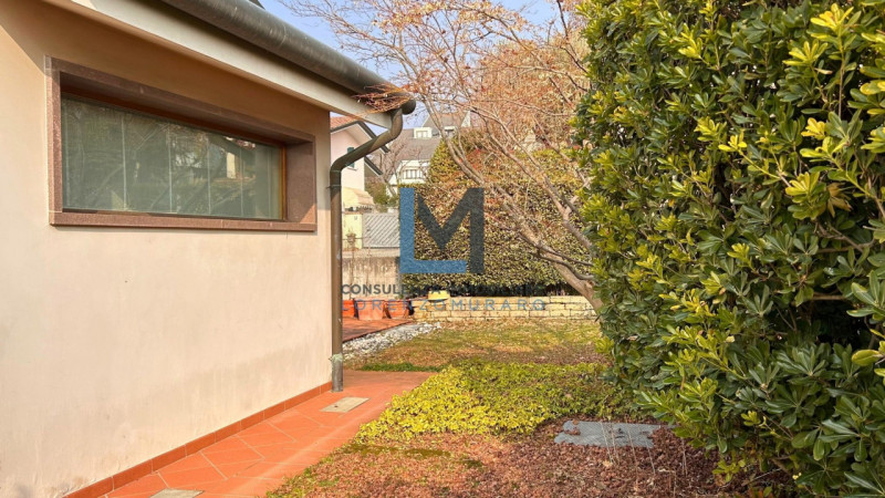 In esclusivo contesto residenziale a Montebelluna proponiamo in vendita signorile villa residenzi...