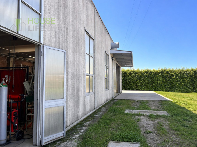 THIENE: CAPANNONE ARTIGIANALE LOCATO di 450 mq totali, di cui circa 65 mq di uffici, 65 di locali...