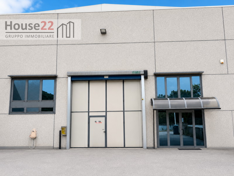 CONCESIO - BRESCIA. In zona industriale artigianale CAPANNONE di Mq 520 al piano terra con area e...