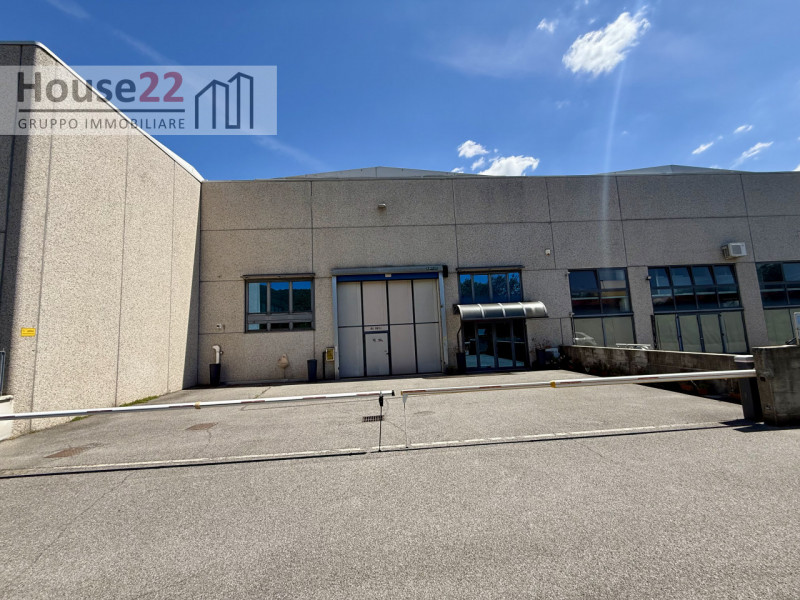 CONCESIO - BRESCIA. In zona industriale artigianale CAPANNONE di Mq 520 al piano terra con area e...