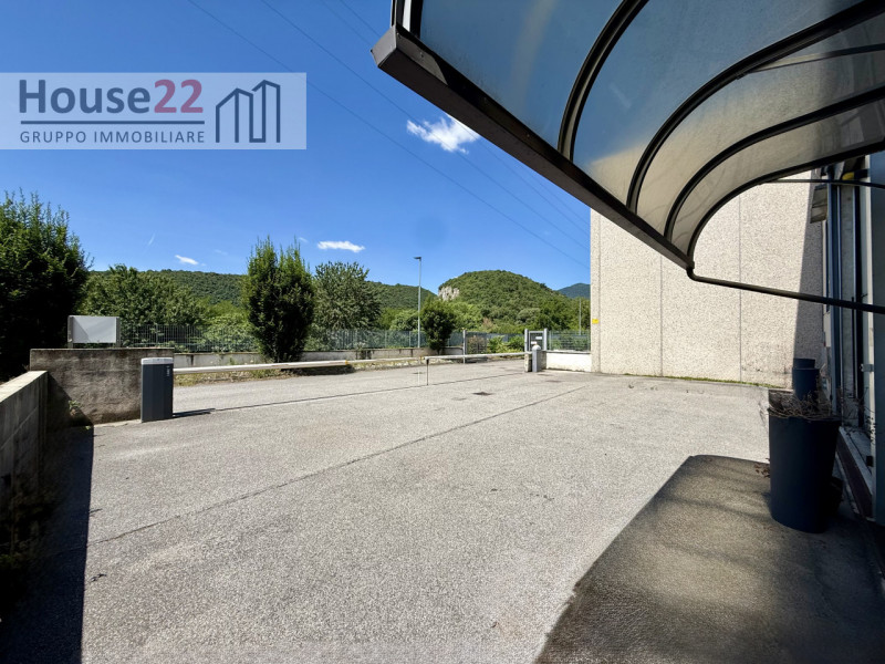 CONCESIO - BRESCIA. In zona industriale artigianale CAPANNONE di Mq 520 al piano terra con area e...