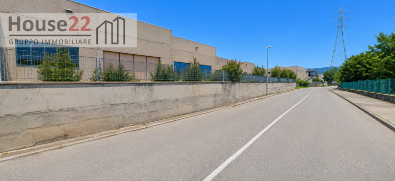 CONCESIO - BRESCIA. In zona industriale artigianale CAPANNONE di Mq 520 al piano terra con area e...