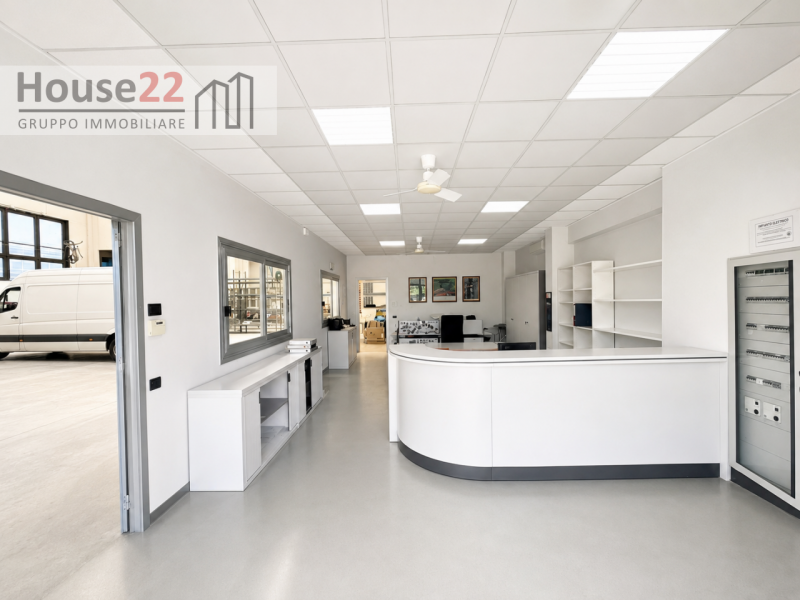 CONCESIO - BRESCIA. In zona industriale artigianale CAPANNONE di Mq 520 al piano terra con area e...