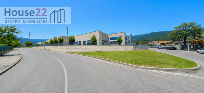 CONCESIO - BRESCIA. In zona industriale artigianale CAPANNONE di Mq 520 al piano terra con area e...