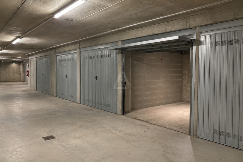 Proponiamo in vendita garage singolo situato al piano interrato, in una zona comoda e ben servita...