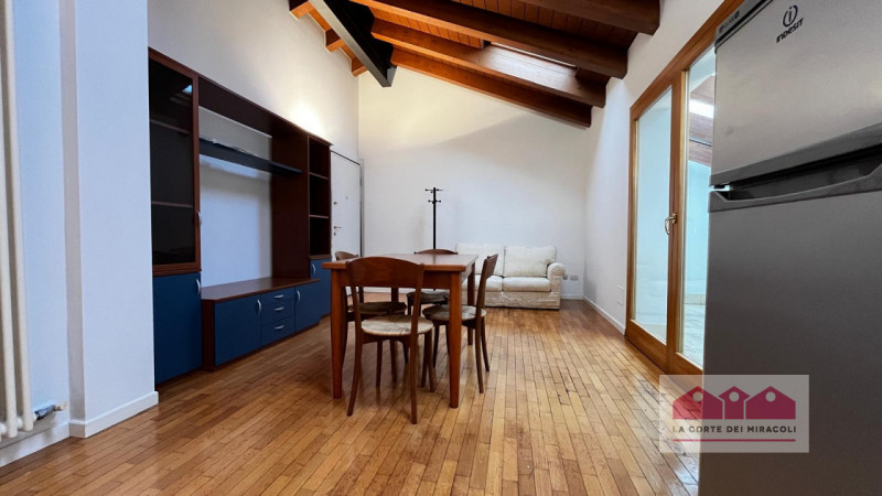 ALTAVILLA: LUMINOSO BILOCALE ARREDATO ALL'ULTIMO PIANO CON TERRAZZA E GARAGE. RIF. 2274 RICHIESTA...