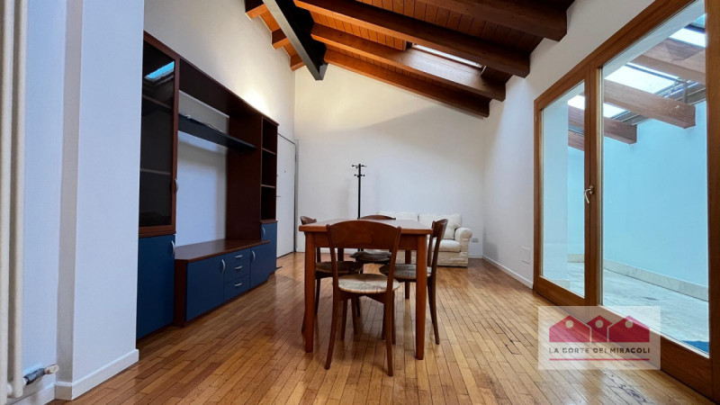 ALTAVILLA: LUMINOSO BILOCALE ARREDATO ALL'ULTIMO PIANO CON TERRAZZA E GARAGE. RIF. 2274 RICHIESTA...