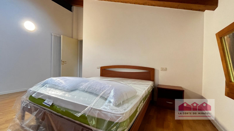 ALTAVILLA: LUMINOSO BILOCALE ARREDATO ALL'ULTIMO PIANO CON TERRAZZA E GARAGE. RIF. 2274 RICHIESTA...
