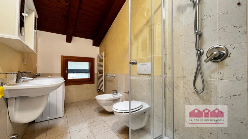 ALTAVILLA: LUMINOSO BILOCALE ARREDATO ALL'ULTIMO PIANO CON TERRAZZA E GARAGE. RIF. 2274 RICHIESTA...