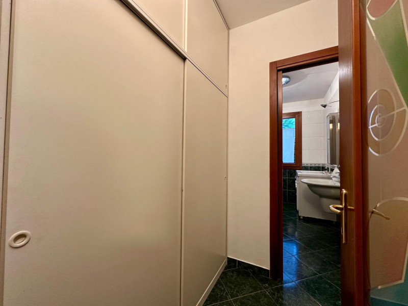 Questa splendida porzione di bifamiliare completamente indipendente rappresenta il perfetto equil...