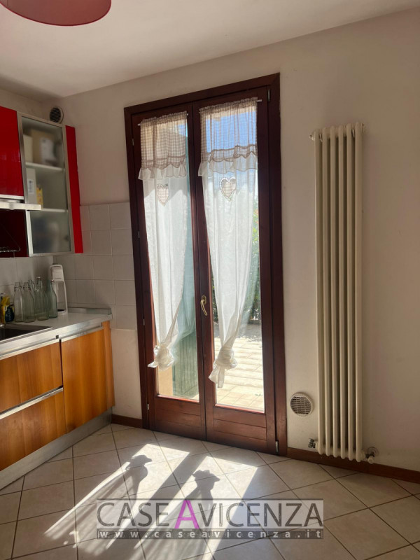 OPPORTUNITA' UNICA !!!! A Castegnero Nanto, in una zona residenziale tranquilla e immersa nel ver...