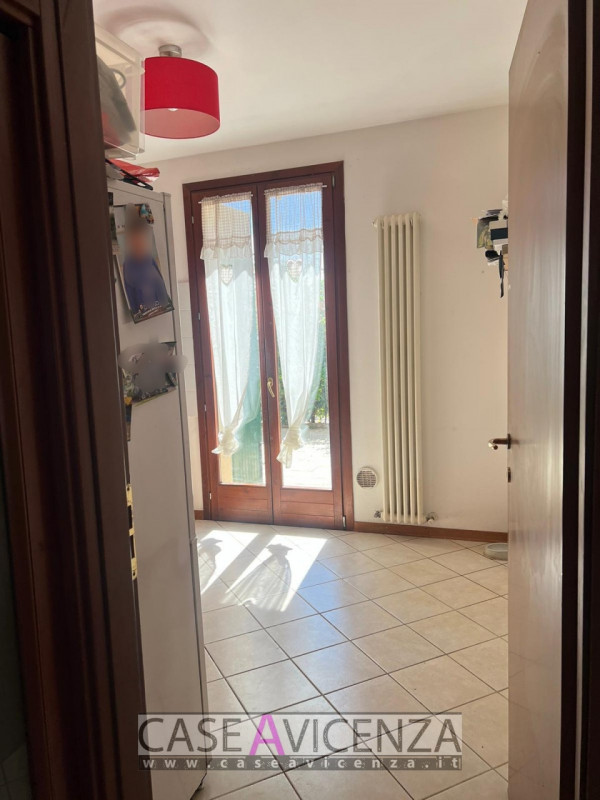 OPPORTUNITA' UNICA !!!! A Castegnero Nanto, in una zona residenziale tranquilla e immersa nel ver...