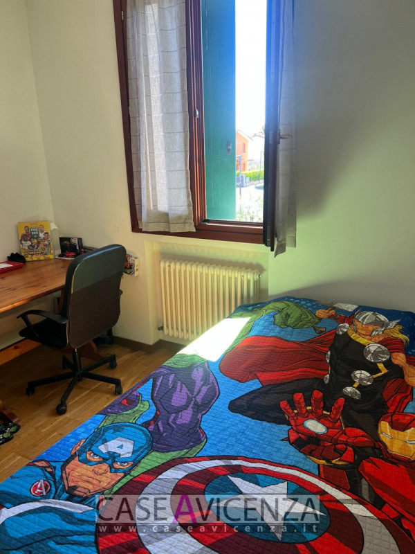 OPPORTUNITA' UNICA !!!! A Castegnero Nanto, in una zona residenziale tranquilla e immersa nel ver...