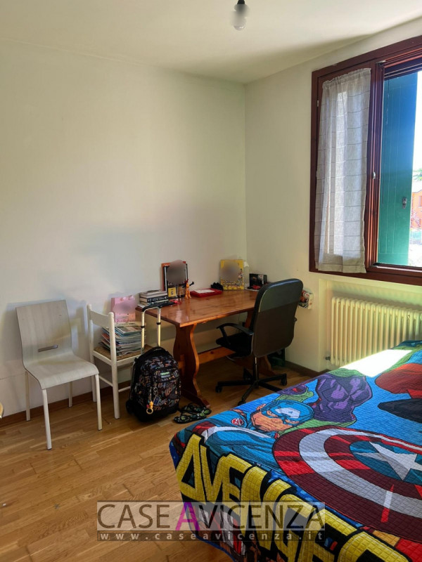 OPPORTUNITA' UNICA !!!! A Castegnero Nanto, in una zona residenziale tranquilla e immersa nel ver...