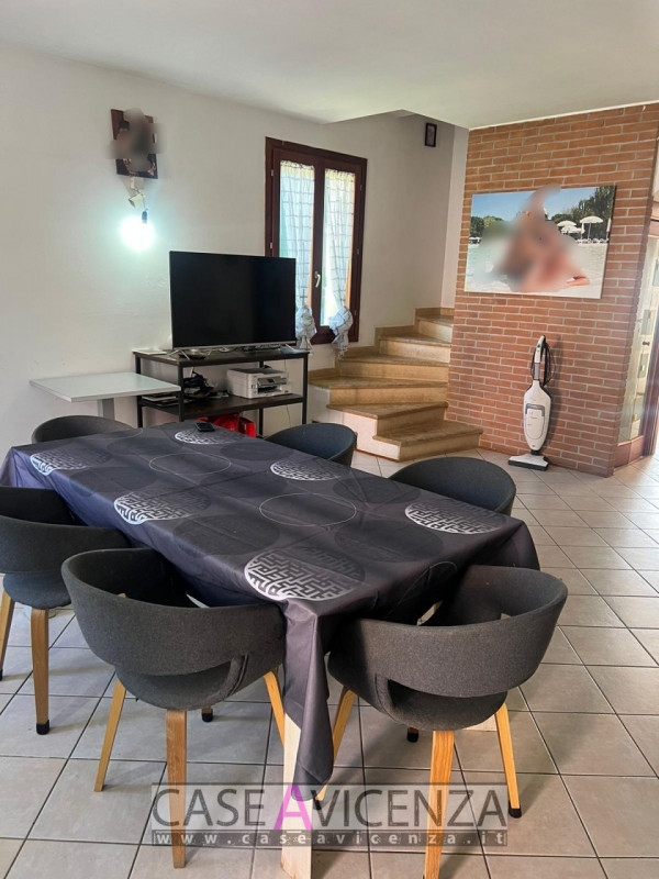OPPORTUNITA' UNICA !!!! A Castegnero Nanto, in una zona residenziale tranquilla e immersa nel ver...