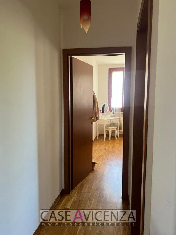 OPPORTUNITA' UNICA !!!! A Castegnero Nanto, in una zona residenziale tranquilla e immersa nel ver...