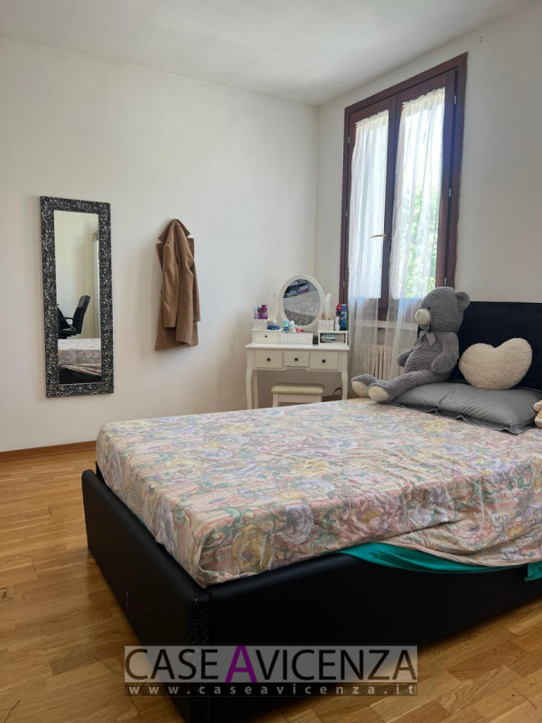 OPPORTUNITA' UNICA !!!! A Castegnero Nanto, in una zona residenziale tranquilla e immersa nel ver...