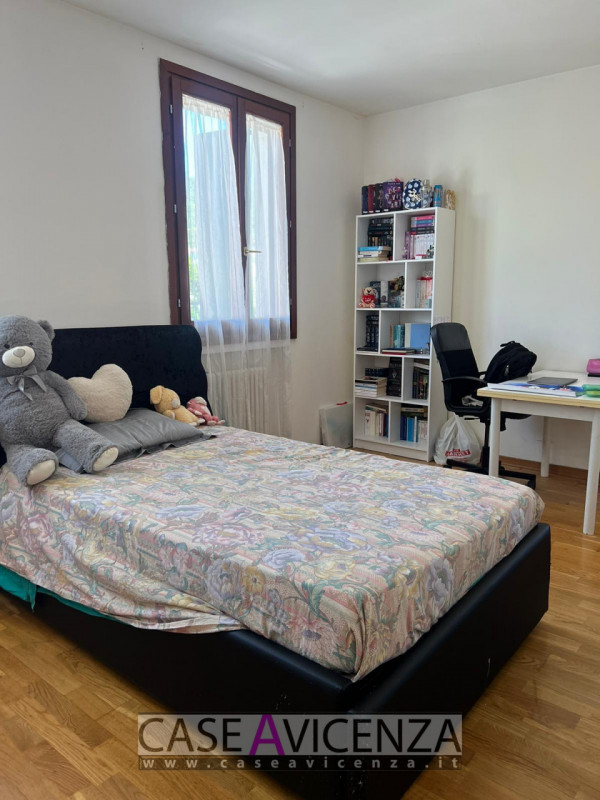 OPPORTUNITA' UNICA !!!! A Castegnero Nanto, in una zona residenziale tranquilla e immersa nel ver...