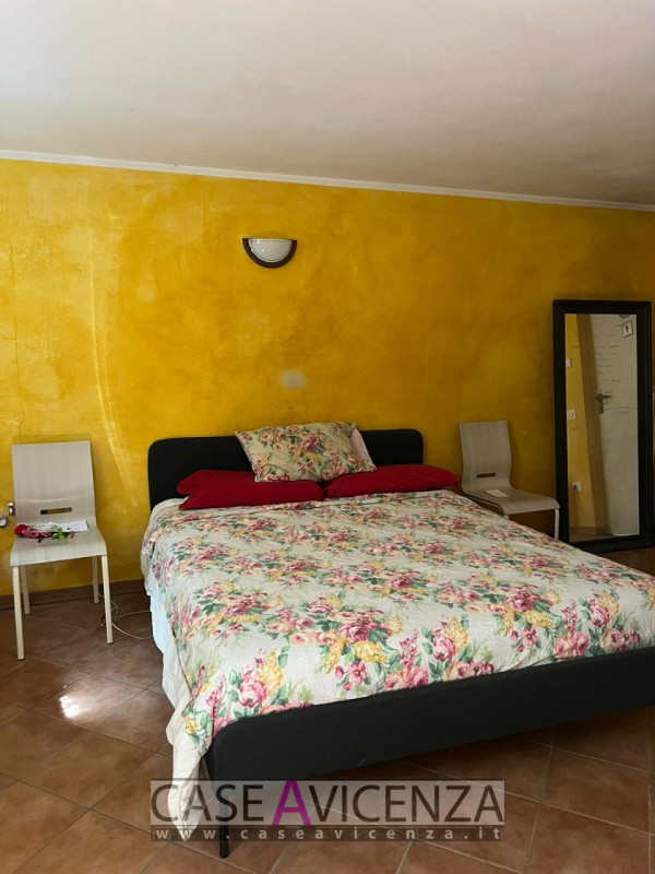 OPPORTUNITA' UNICA !!!! A Castegnero Nanto, in una zona residenziale tranquilla e immersa nel ver...