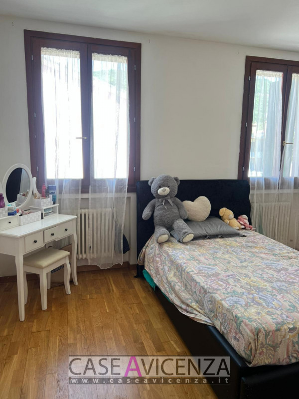 OPPORTUNITA' UNICA !!!! A Castegnero Nanto, in una zona residenziale tranquilla e immersa nel ver...
