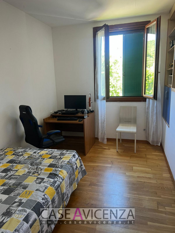 OPPORTUNITA' UNICA !!!! A Castegnero Nanto, in una zona residenziale tranquilla e immersa nel ver...