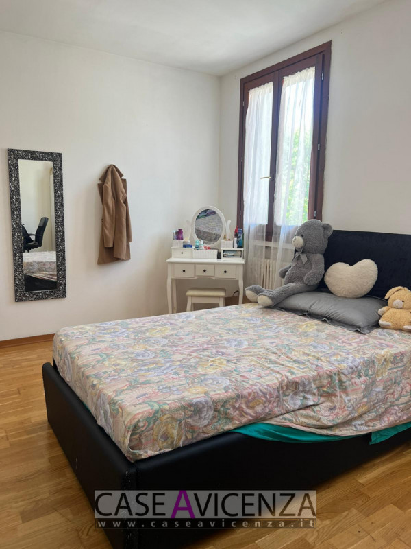 OPPORTUNITA' UNICA !!!! A Castegnero Nanto, in una zona residenziale tranquilla e immersa nel ver...