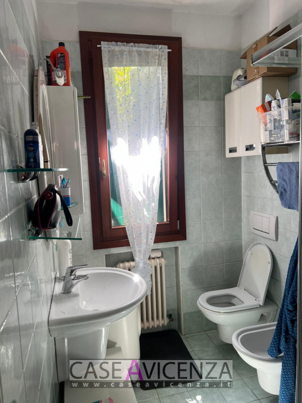 OPPORTUNITA' UNICA !!!! A Castegnero Nanto, in una zona residenziale tranquilla e immersa nel ver...
