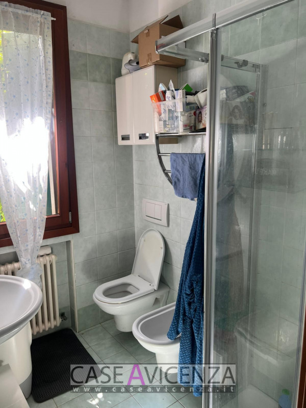 OPPORTUNITA' UNICA !!!! A Castegnero Nanto, in una zona residenziale tranquilla e immersa nel ver...