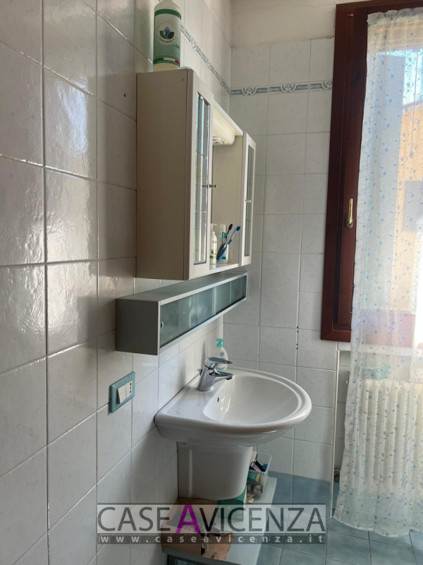 OPPORTUNITA' UNICA !!!! A Castegnero Nanto, in una zona residenziale tranquilla e immersa nel ver...