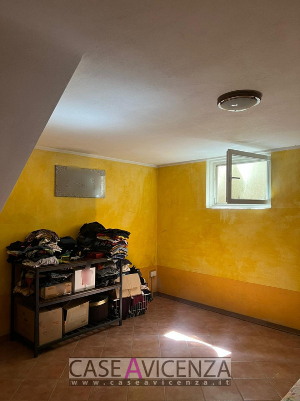 OPPORTUNITA' UNICA !!!! A Castegnero Nanto, in una zona residenziale tranquilla e immersa nel ver...