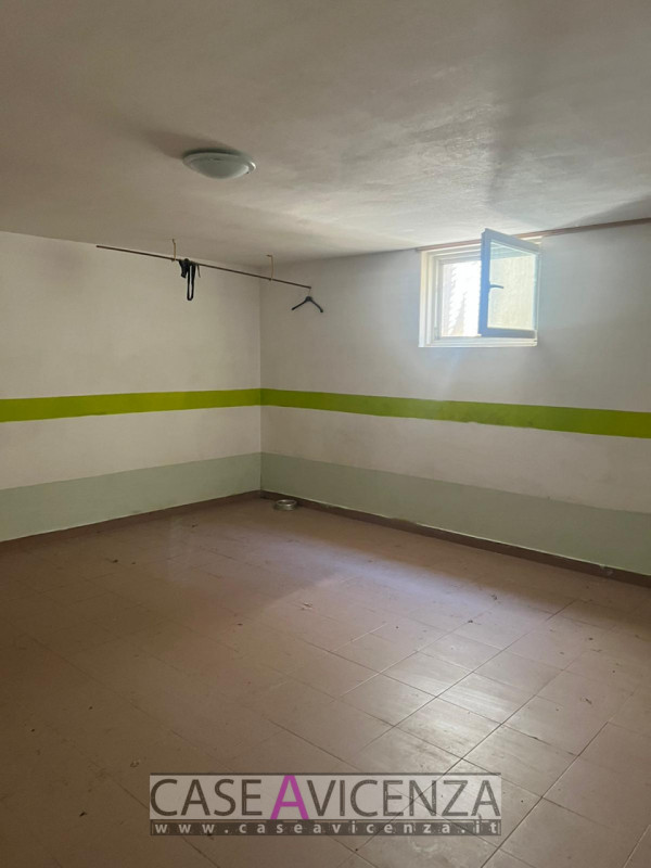 OPPORTUNITA' UNICA !!!! A Castegnero Nanto, in una zona residenziale tranquilla e immersa nel ver...