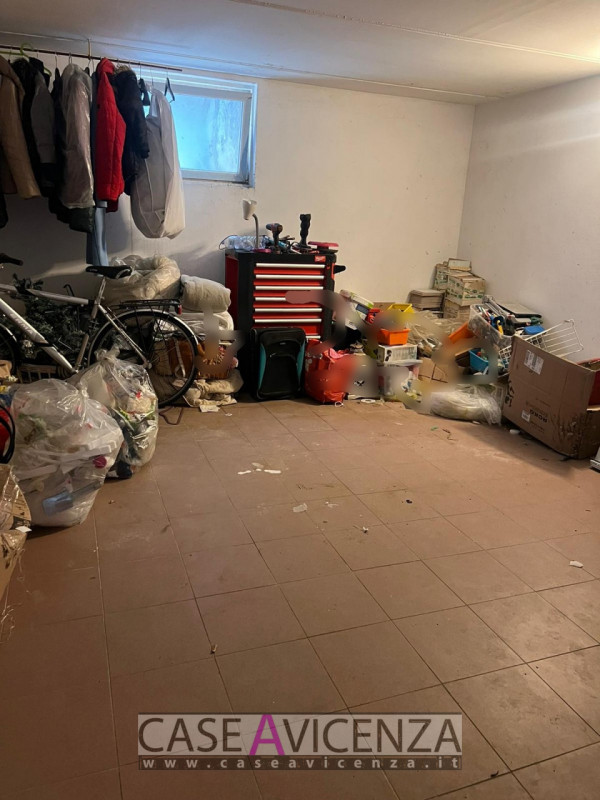 OPPORTUNITA' UNICA !!!! A Castegnero Nanto, in una zona residenziale tranquilla e immersa nel ver...