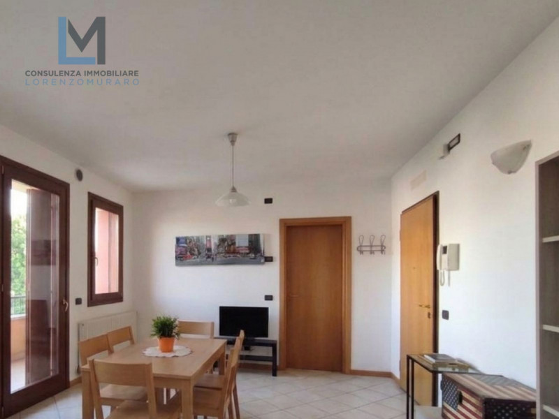 A Montebelluna, nella frazione di Caonada, in tranquillo contesto residenziale proponiamo in vend...