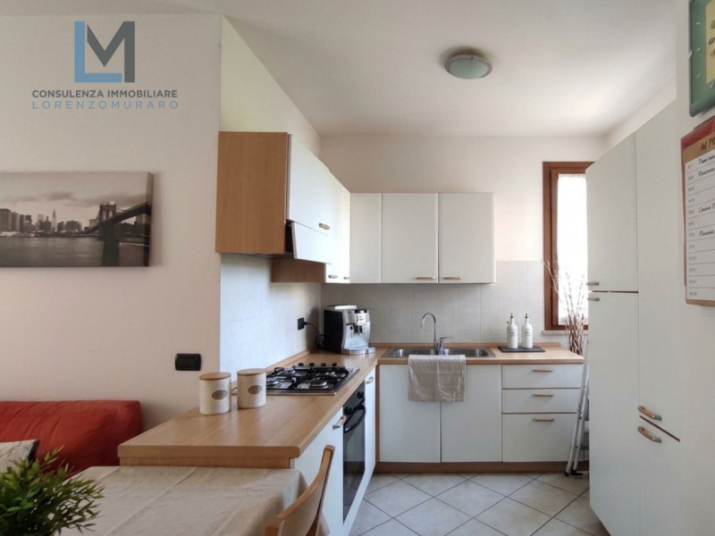 A Montebelluna, nella frazione di Caonada, in tranquillo contesto residenziale proponiamo in vend...