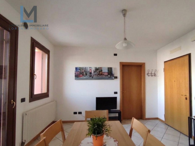 A Montebelluna, nella frazione di Caonada, in tranquillo contesto residenziale proponiamo in vend...