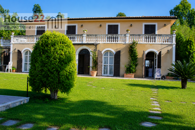 FUNARI (MESSINA - SICILIA). PRESTIGIOSA VILLA situata sulla dolce collina di Furnari, a pochi pas...