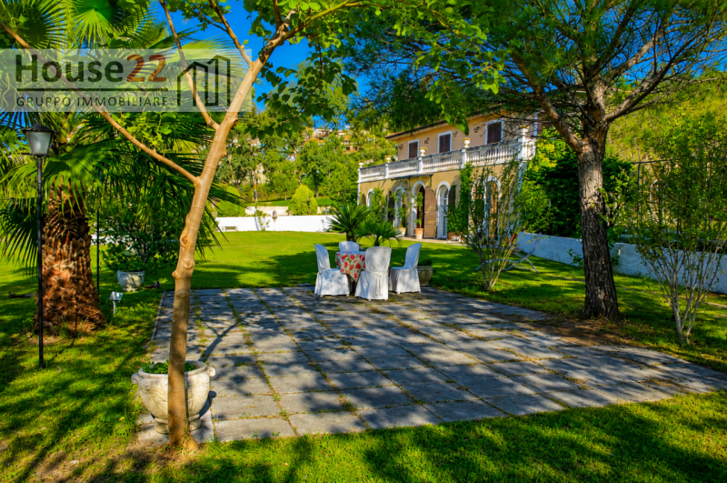 FUNARI (MESSINA - SICILIA). PRESTIGIOSA VILLA situata sulla dolce collina di Furnari, a pochi pas...
